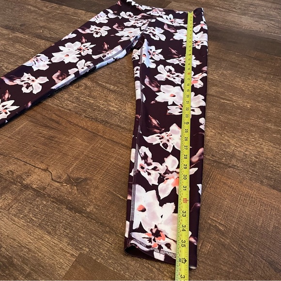 🍭2/$45~NWOT Balance Collection Wild Plum Floral Leggings~Large - Picture 8 of 11